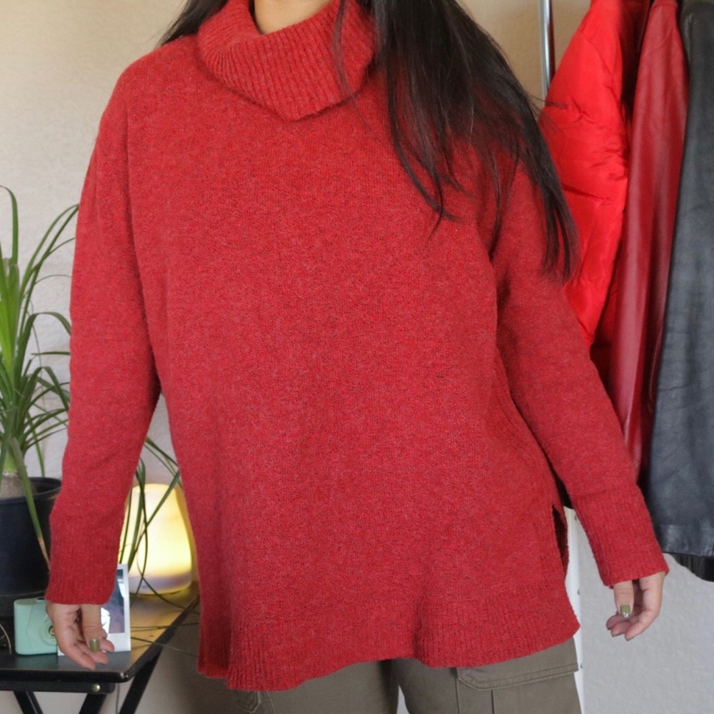 Orange reddish turtleneck